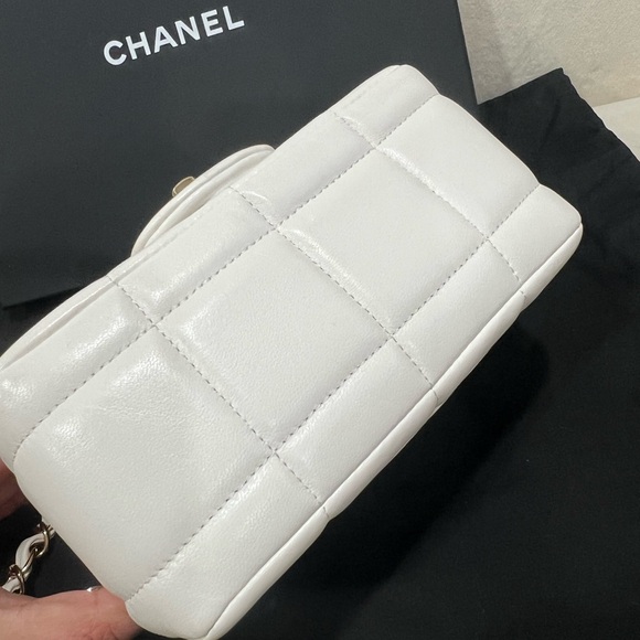 Chanel White mini Lambskin Monacoco crossbody Flap Bag - Picture 9 of 16